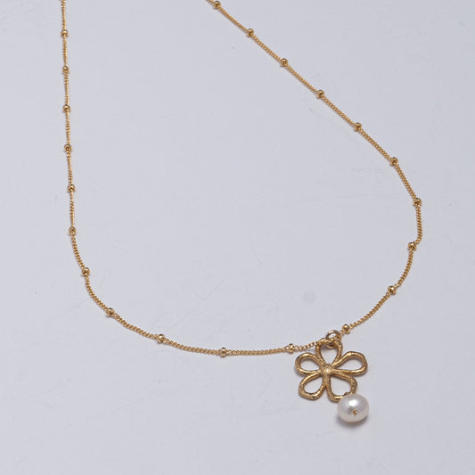 Pearl flower necklace