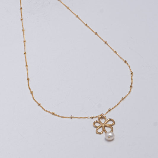 Pearl flower necklace