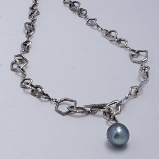 Tahitian pearl necklace