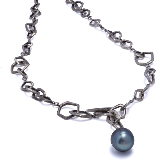 Tahitian pearl necklace