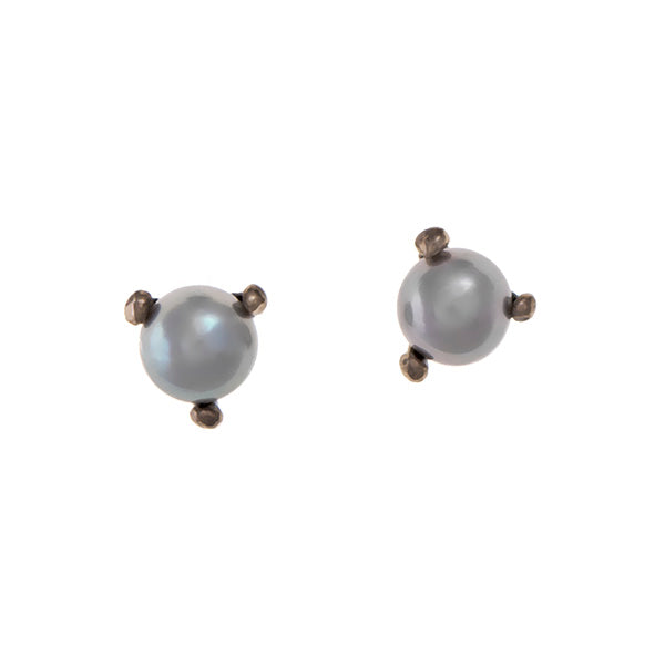 Gray pearl post earrings