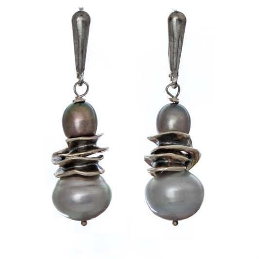 Grey pearl earrings