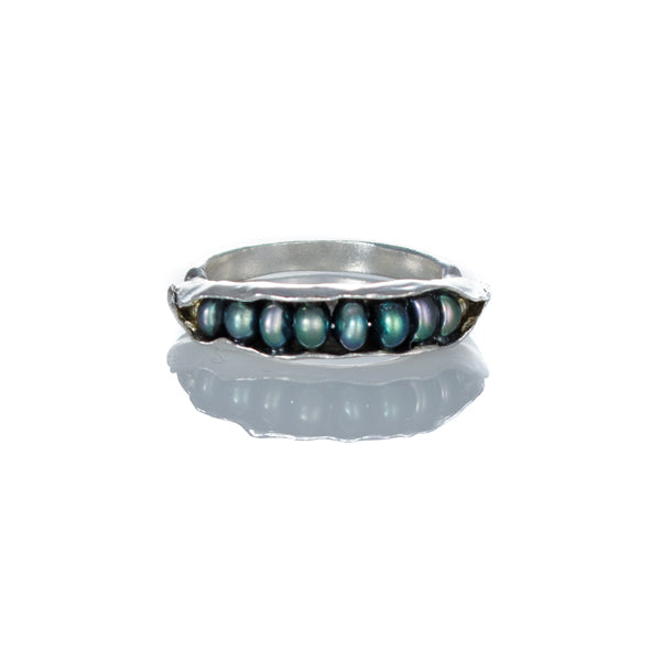 Pod ring with pearls